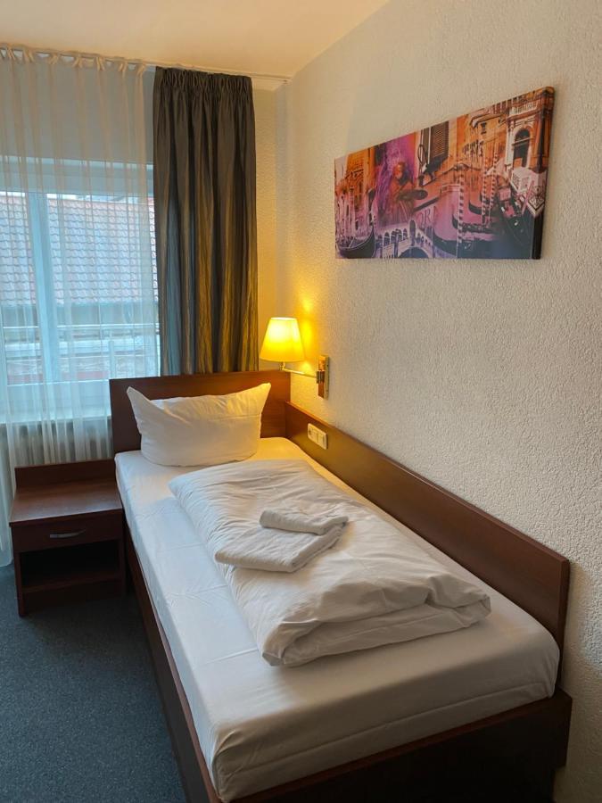 Hotel Sonne Karlsruhe Kültér fotó